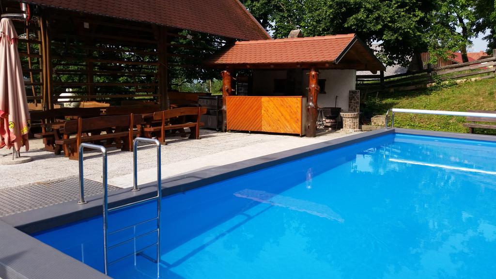 Turizem Pavlin Apartments Senturska Gora Ngoại thất bức ảnh